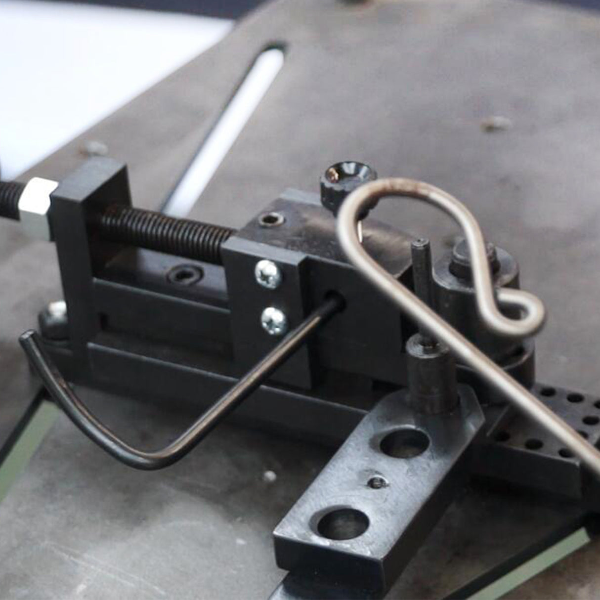 BOKA MUB-1 Mini Universal Bender, Manual Bending Machine for Wire and Flat Metal, Ideal for Decorative Work, Compact and Versatile